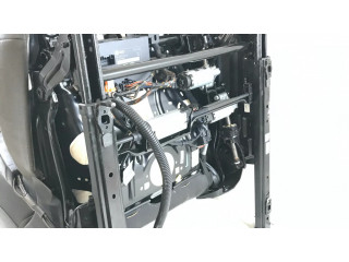 Переднее сиденье водителя