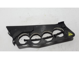 Другая деталь отсека двигателя