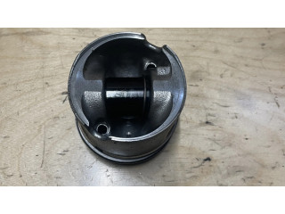 Píst 11257803033, 7803033 BMW 1 F20 F21 pro naftový motor 2.0