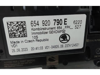 Панель приборов 654920790E Skoda Fabia Mk4 (6VA)