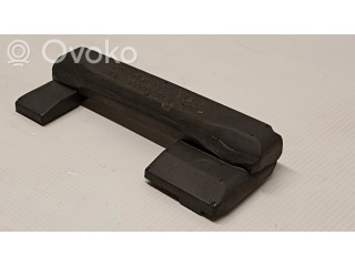 Другая деталь отсека двигателя