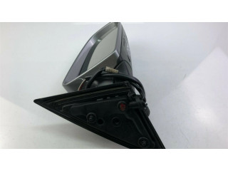 Боковое стекло в середине кузова