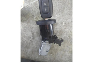 Блок предохранителей 681037125R Dacia Sandero