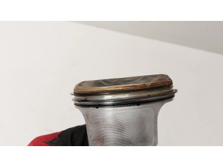 Píst 9A11031400R   Porsche Cayman 981  pro benzínový motor 3.4  