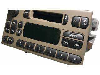 Радио/ проигрыватель CD/DVD / навигация