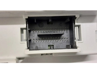 Блок предохранителей  50521891   Alfa Romeo Giulietta    