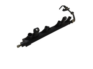 Топливная рампа 7575645   Peugeot 5008   для двигателя 5FS