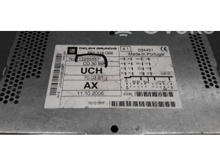 Pojistková skříňka Радио/ проигрыватель / навигация 13255557 Opel Zafira B 2009