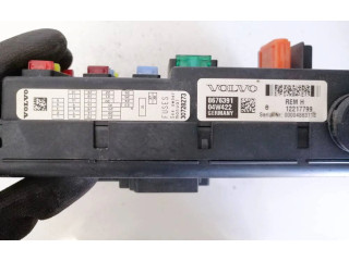 Блок предохранителей 8676391, 05W041 Volvo V70