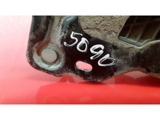 Петля замка капота двигателя