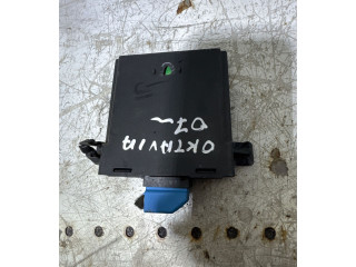 Модуль управления gateway Skoda Octavia Mk2 (1Z) 2004 - 2013 года 1K0907530L, 5WK50011B