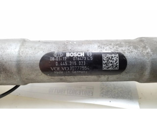 Топливная рампа    Volvo V70   для двигателя D 5244 T4