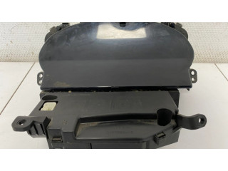 Панель приборов 216558653, 216558645 Toyota Yaris