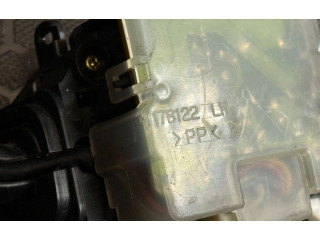 Радио/ проигрыватель CD/DVD / навигация 17B122 Mazda 626 1998 - 2002 года