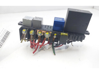 Блок предохранителей 8L0941822A Skoda Superb B5 (3U)