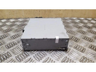 Радио/ проигрыватель CD/DVD / навигация