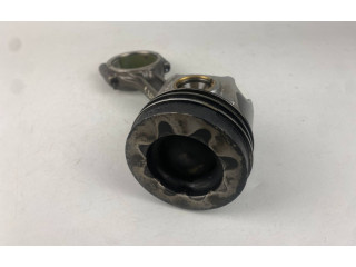  Поршень с шатуном  02604LA, 04LADE  Audi A3 S3 8V  