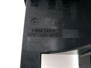 Pojistková skříňka A2035452401, 5DK00848641 Mercedes-Benz C W203 2003