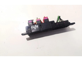 Блок предохранителей 8l0941822 Volkswagen Golf IV