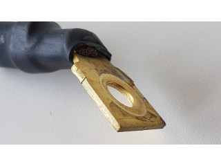 Минусовый провод (аккумулятора)