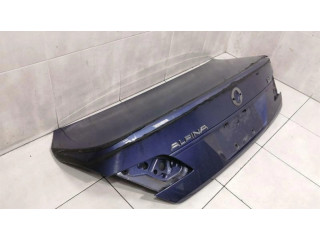 Задняя крышка (багажника)