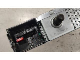 Радио/ проигрыватель CD/DVD / навигация