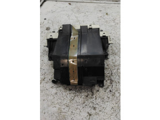 Панель приборов    Toyota Yaris Verso       