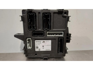 Блок управления 284B15713R   Renault Clio V