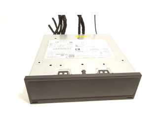 Радио/ проигрыватель CD/DVD / навигация