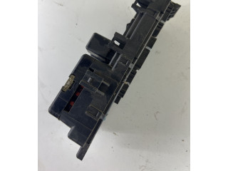   Pojistková skříňka MR142343   Mitsubishi Pajero 1997