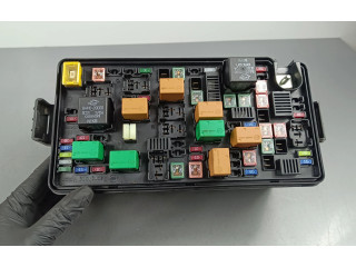 Блок предохранителей  8238038210   SsangYong Musso    