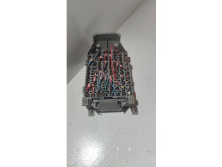 Блок предохранителей  9162439   Volvo V70    