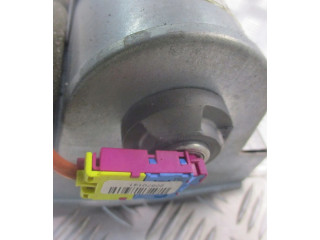 Подушка безопасности водителя    Volvo V70