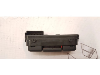 Кнопка крюка в багажнике