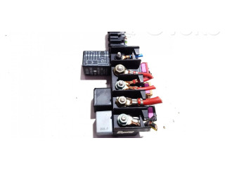 Блок предохранителей 8L0941822 Volkswagen Golf IV