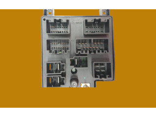 Блок предохранителей  8637841   Volvo S80    