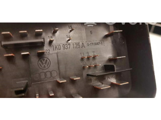Блок предохранителей 1K0937125A   Skoda Octavia Mk2 (1Z)    