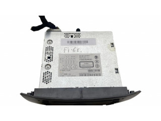 Радио/ проигрыватель CD/DVD / навигация