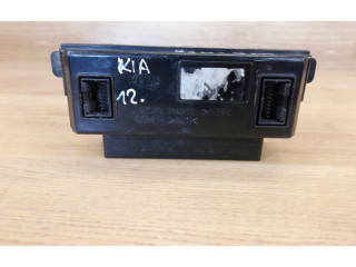 Дисплей    957101H100   KIA Ceed