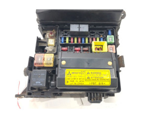 Блок предохранителей MR587807 Mitsubishi Outlander
