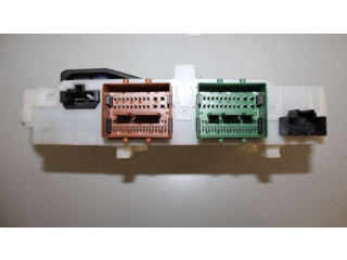 Блок предохранителей 30765624   Volvo V70    