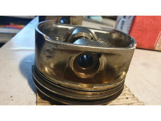 Píst 8370B Mercedes-Benz ML W164 pro naftový motor 3.0