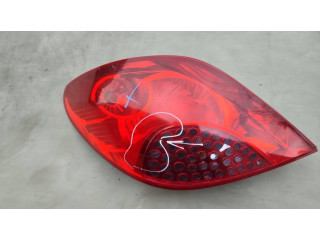 Задний фонарь в кузове