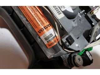 Подушка безопасности водителя 8638255   Volvo V70