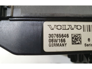 Блок предохранителей 30765646   Volvo V70    