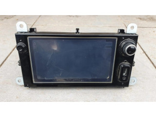 Радио/ проигрыватель CD/DVD / навигация