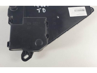 Pojistková skříňka 690661805, 690661901 BMW 5 E39 2006