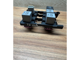   Pojistková skříňka 1T1937503A   Volkswagen Caddy 2011