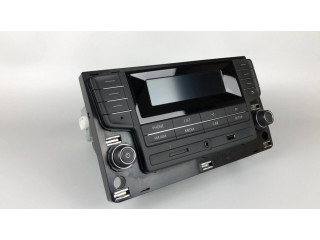 Радио/ проигрыватель CD/DVD / навигация