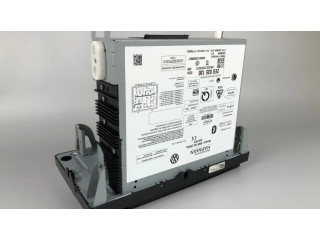 Радио/ проигрыватель CD/DVD / навигация